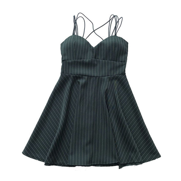 Lühike peenikeste rihmadega naiste kleit