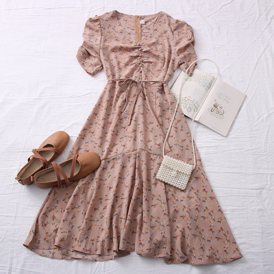 Lezser női szabású ruha puffos ujjakkal