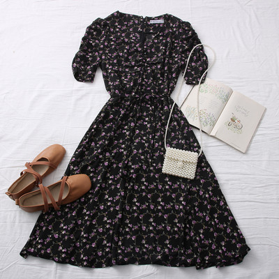 Lezser női szabású ruha puffos ujjakkal