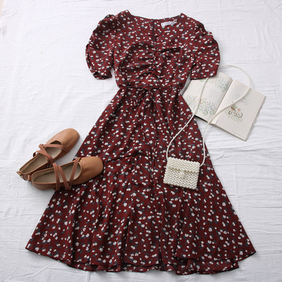 Lezser női szabású ruha puffos ujjakkal