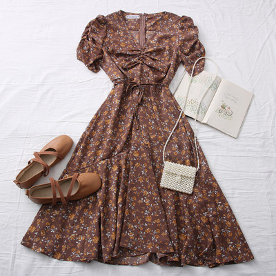 Lezser női szabású ruha puffos ujjakkal