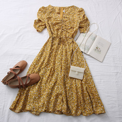 Lezser női szabású ruha puffos ujjakkal