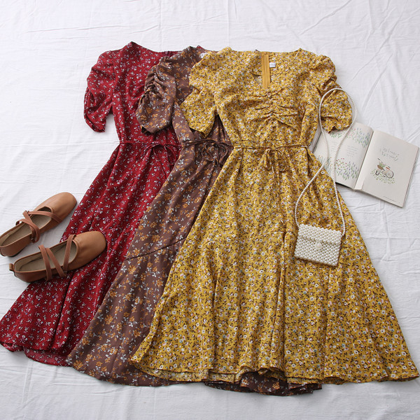 Lezser női szabású ruha puffos ujjakkal