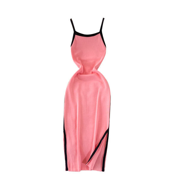 Női kötött, testhezálló ruha vékony pántokkal