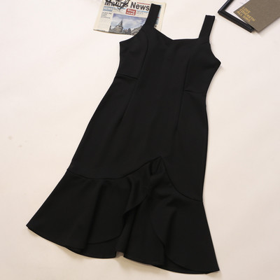 Modern női ruha hasítékkal, három színben