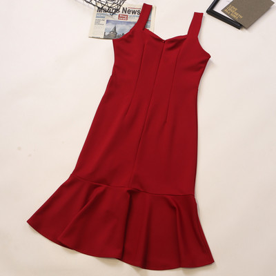 Modern női ruha hasítékkal, három színben