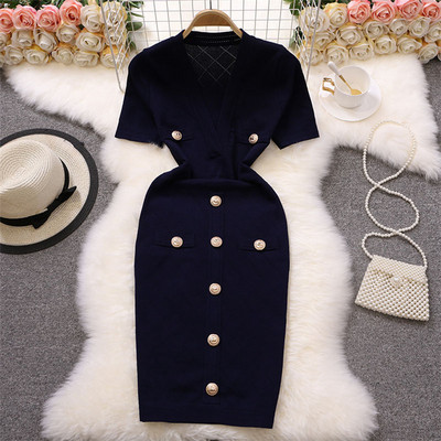 Női alkalmi ruha gombokkal és spitz nyakkivágással