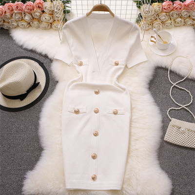 Női alkalmi ruha gombokkal és spitz nyakkivágással