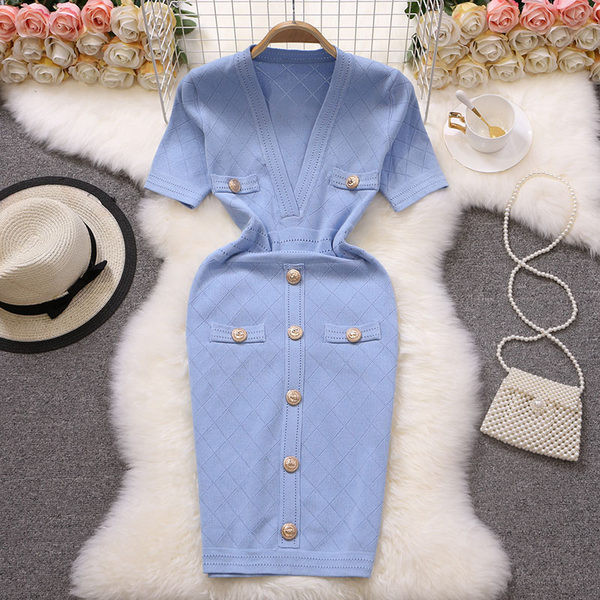 Női alkalmi ruha gombokkal és spitz nyakkivágással