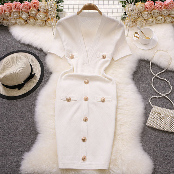 Női alkalmi ruha gombokkal és spitz nyakkivágással