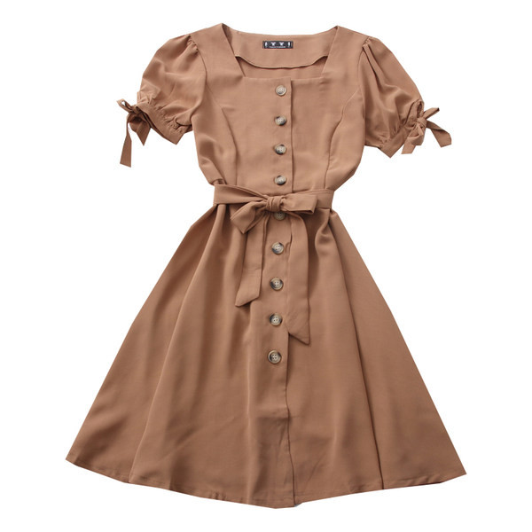 Alkalmi női ruha négyzet alakú nyakkivágással és övvel