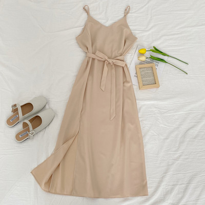 Új modell női ruha vékony pántokkal és övvel