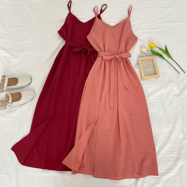 Új modell női ruha vékony pántokkal és övvel