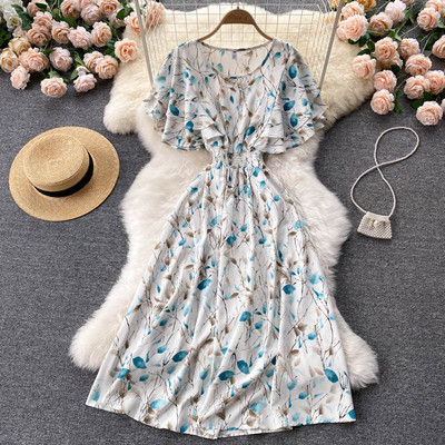 Hosszú női ruha rövid ujjal