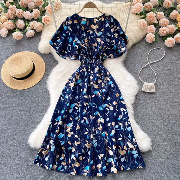 Hosszú női ruha rövid ujjal