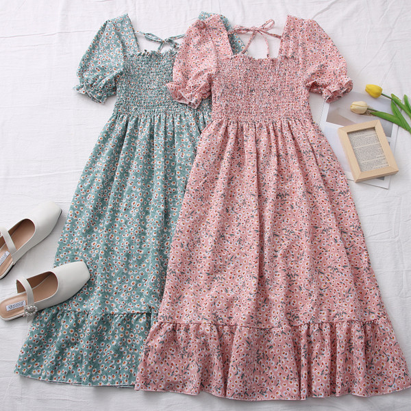 Lillemustriga vabaaja naiste kleit - väljalõigatud muster