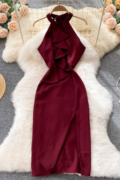 Modern női ruha fürtökkel