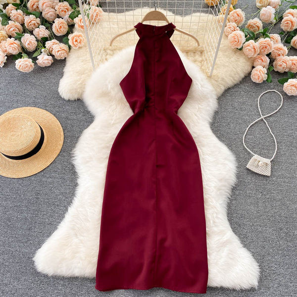 Modern női ruha fürtökkel