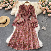 Dugačka ženska haljina sa cvjetnim uzorkom i elastičnim strukom