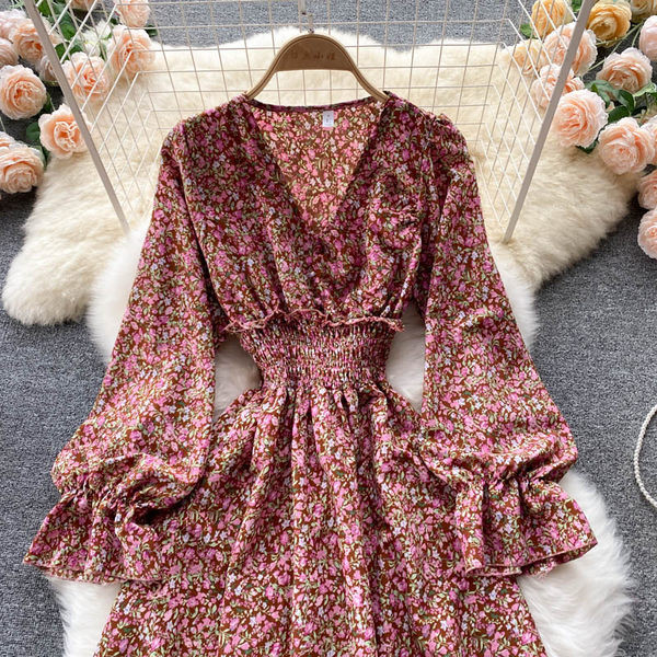 Dugačka ženska haljina sa cvjetnim uzorkom i elastičnim strukom