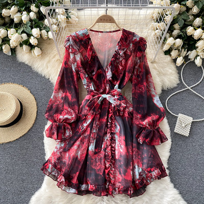 Vabaaja naiste kleit spitsikaelusega ja vöökohaga