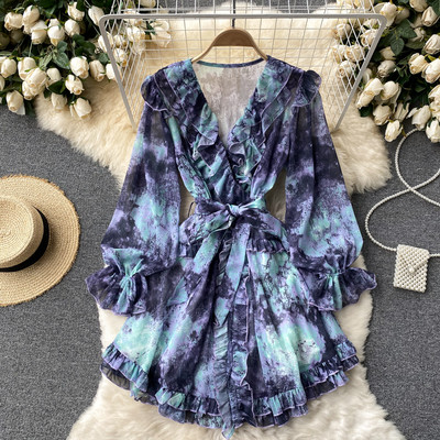 Vabaaja naiste kleit spitsikaelusega ja vöökohaga