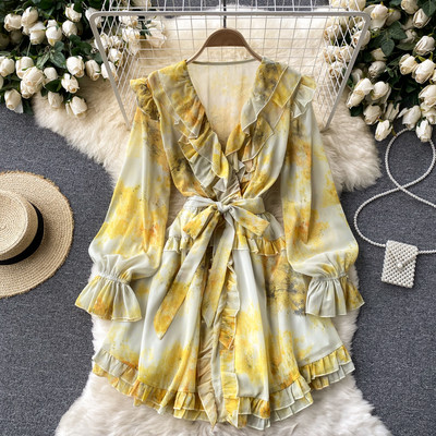 Vabaaja naiste kleit spitsikaelusega ja vöökohaga