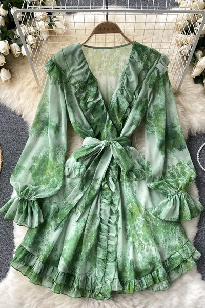 Vabaaja naiste kleit spitsikaelusega ja vöökohaga