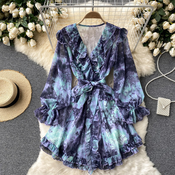 Vabaaja naiste kleit spitsikaelusega ja vöökohaga