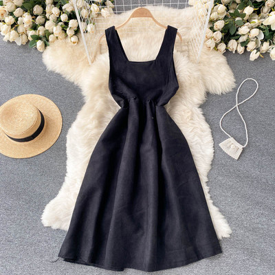 Γυναικείο casual φόρεμα με φαρδιές τιράντες και τετράγωνη λαιμόκοψη