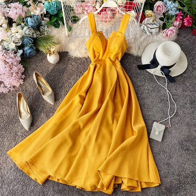 Aktuális pántos női ruha