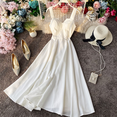 Aktuális pántos női ruha