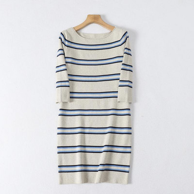 Φθινοπωρινό ριγέ φόρεμα από λεπτό πλέξιμο