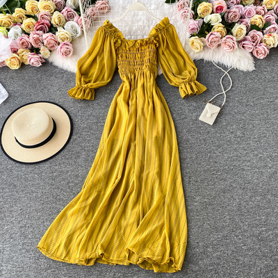 Moderna haljina s četvrtastim izrezom i kratkim rukavima