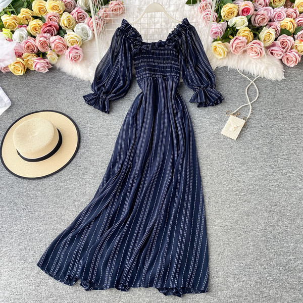 Moderna haljina s četvrtastim izrezom i kratkim rukavima