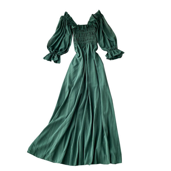 Moderna haljina s četvrtastim izrezom i kratkim rukavima