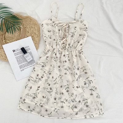 Μοντέρνο γυναικείο φόρεμα με λεπτούς ιμάντες και λουλουδάτο μοτίβο σε διάφορα χρώματα