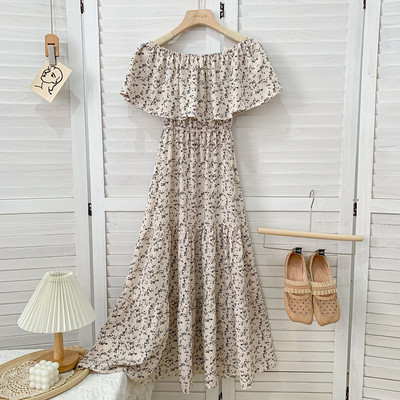 Novi model haljine ženskog kroja sa lađa izrezom u više boja