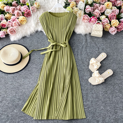 Γυναικείο πλισέ φόρεμα με κορδέλα και στρογγυλή λαιμόκοψη