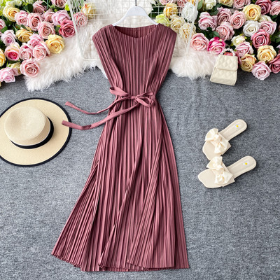 Γυναικείο πλισέ φόρεμα με κορδέλα και στρογγυλή λαιμόκοψη