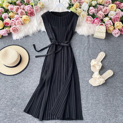 Γυναικείο πλισέ φόρεμα με κορδέλα και στρογγυλή λαιμόκοψη