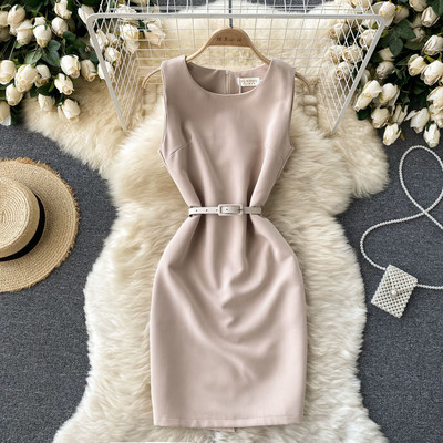 Γυναικείο μοντέρνο φόρεμα με ζώνη στη μέση και στρογγυλή λαιμόκοψη
