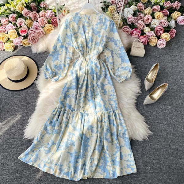 Rochie moderna de dama cu nasturi si decolteu spitz