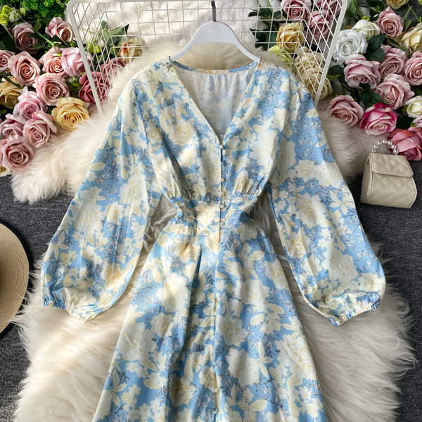 Rochie moderna de dama cu nasturi si decolteu spitz