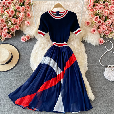 Naiste pikk kleit lühikeste varrukate ja ovaalse kaelusega