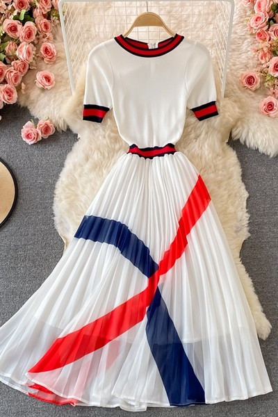 Naiste pikk kleit lühikeste varrukate ja ovaalse kaelusega