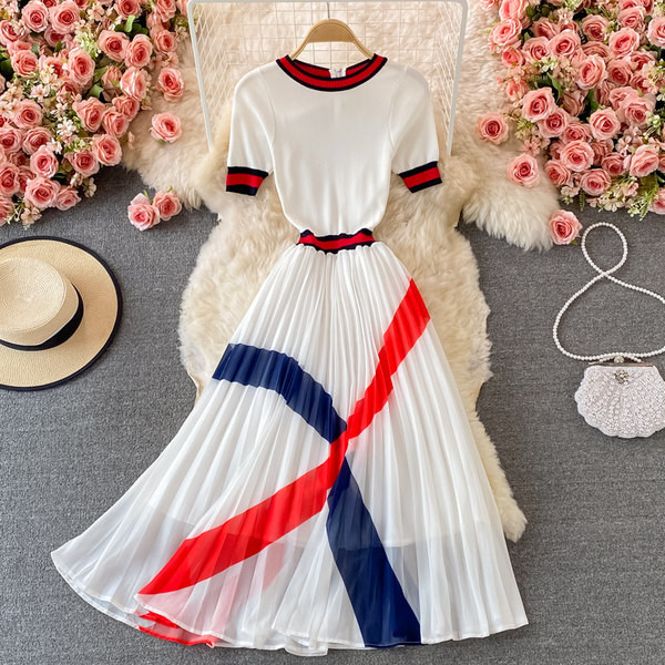 Naiste pikk kleit lühikeste varrukate ja ovaalse kaelusega