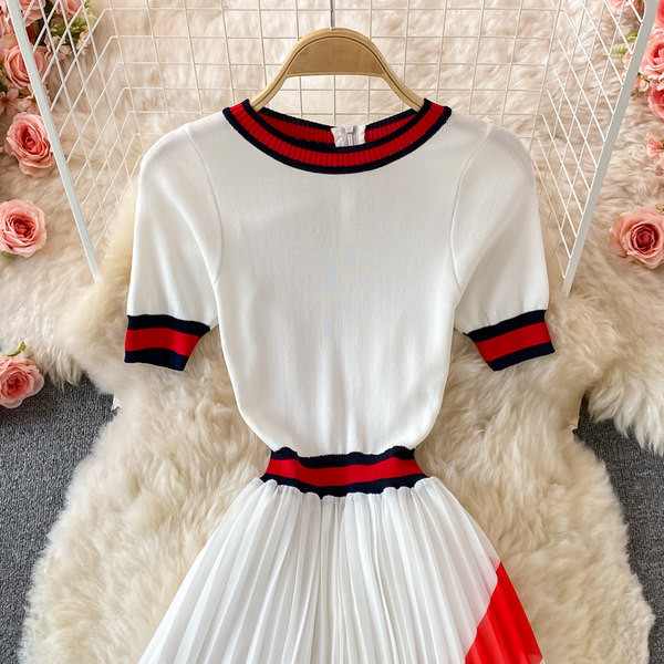 Naiste pikk kleit lühikeste varrukate ja ovaalse kaelusega