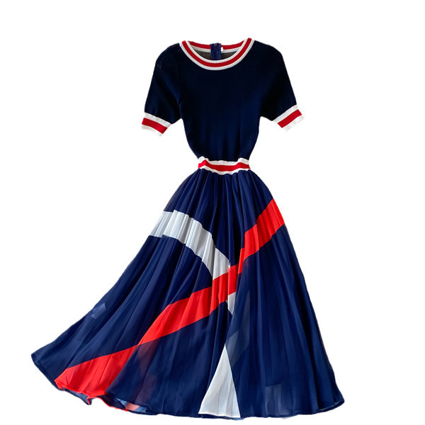 Naiste pikk kleit lühikeste varrukate ja ovaalse kaelusega