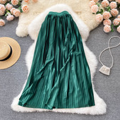 Hajtogatott női szoknya magas derékkal - zöld színben